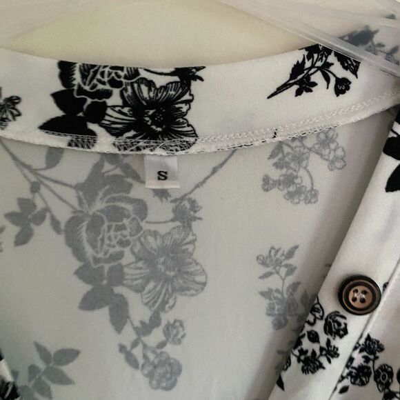 Black and White Flutter Sleeve Wrap Sundress - Picture 5 of 8